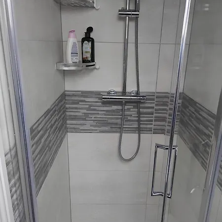 Kwatera prywatna New House, Private In A Peaceful Neighborhood *